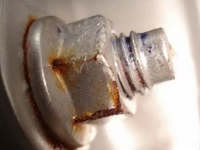 不銹鋼螺栓腐蝕生銹如何處理？